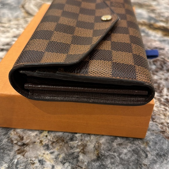 LV Sarah wallet - Picture 6 of 17